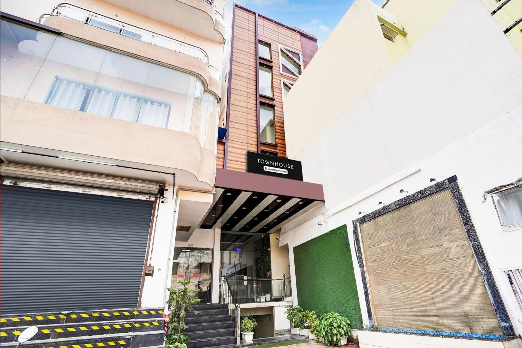 Отель Townhouse Ram Katora Near Vishwanath Temple Formerly Sv Grand Варанаси Экстерьер фото